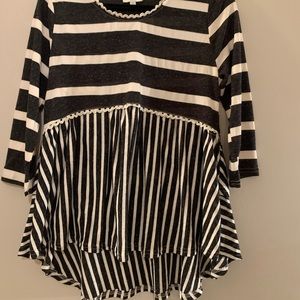 NEVER WORN BOUTIQUE ruffle tunic